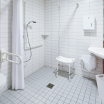 Curb-free shower